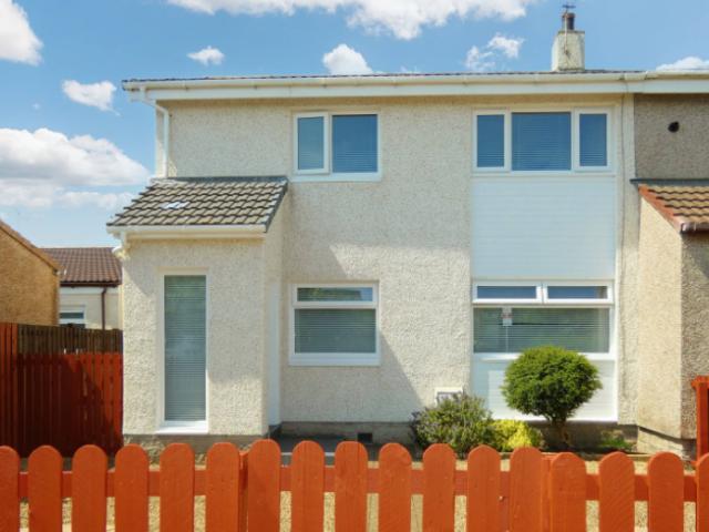 3 bedroom end of terrace house to rent