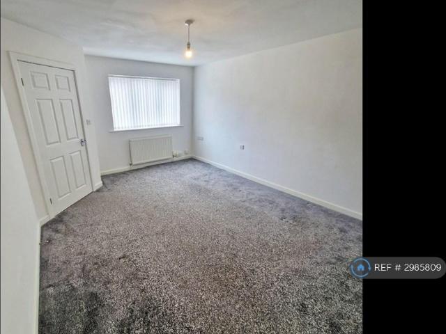 3 bedroom end of terrace house to rent