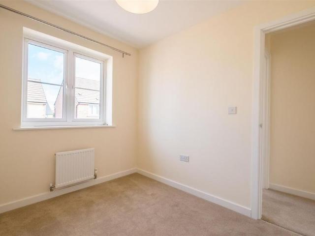 3 bedroom end of terrace house to rent