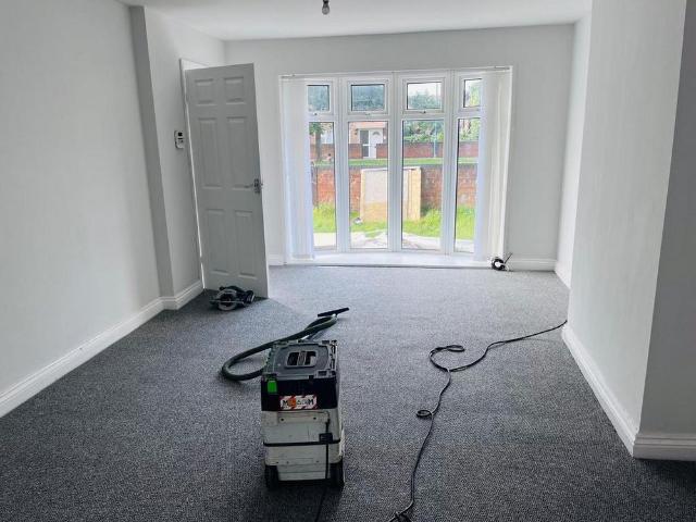 3 bedroom end of terrace house to rent