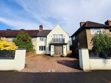 3 bedroom end of terrace house to rent