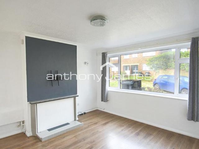 3 bedroom end of terrace house to rent