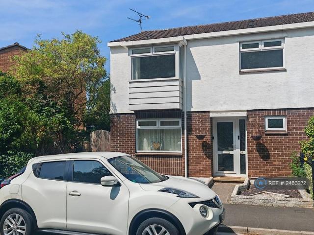 3 bedroom end of terrace house to rent