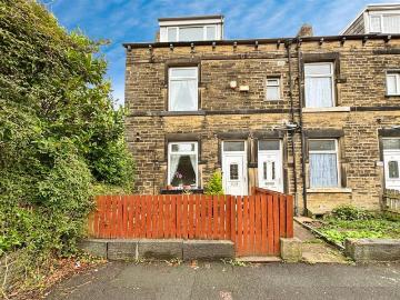 3 bedroom end of terrace house to rent