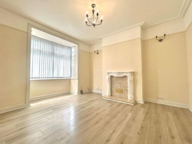 3 bedroom end of terrace house to rent