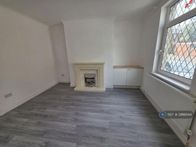 3 bedroom end of terrace house to rent