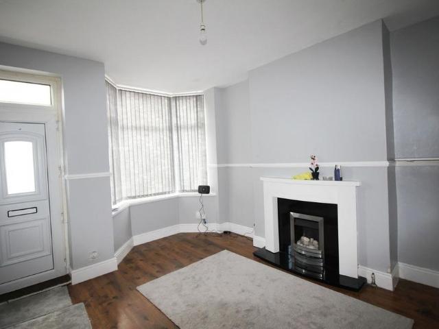 3 bedroom end of terrace house to rent