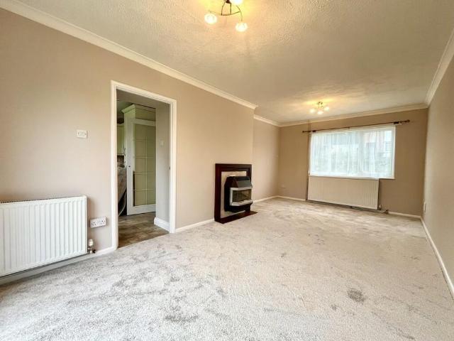 3 bedroom end of terrace house to rent