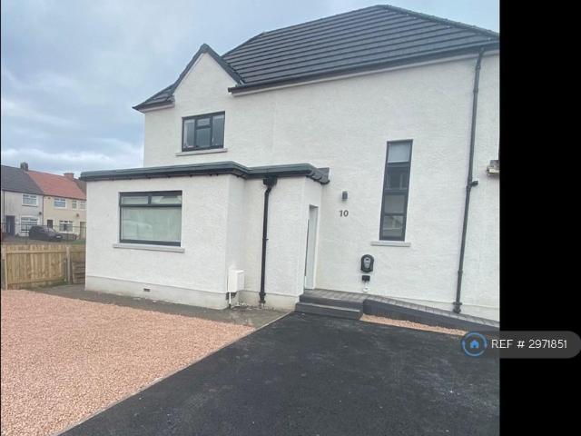 3 bedroom end of terrace house to rent