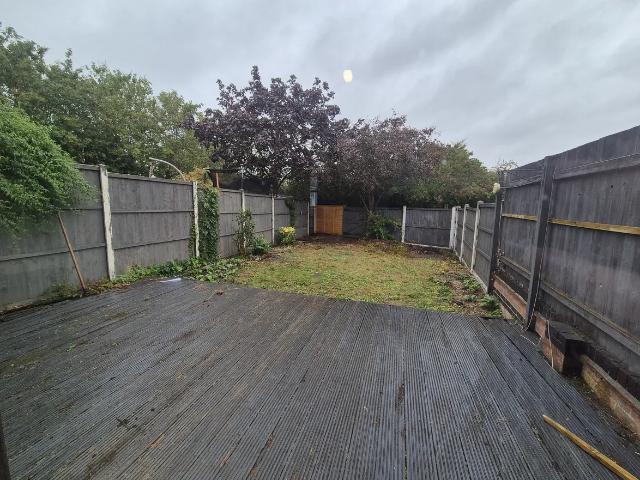 3 bedroom end of terrace house to rent