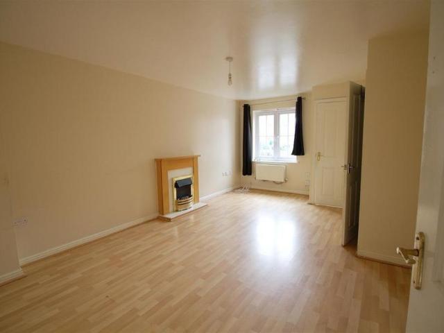3 bedroom end of terrace house to rent