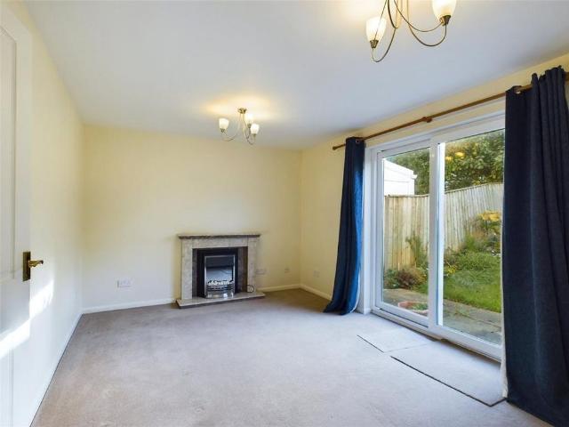 3 bedroom end of terrace house to rent