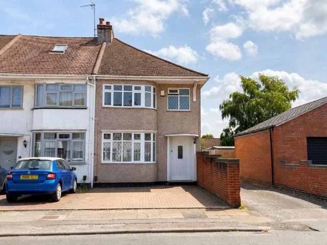 3 bedroom end of terrace house to rent