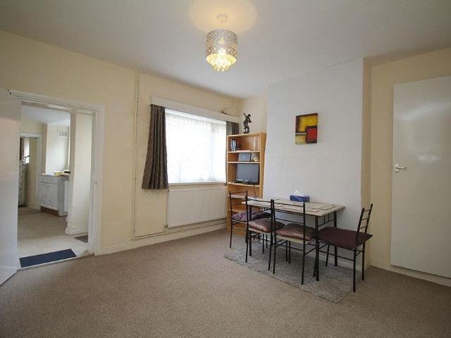 3 bedroom end of terrace house to rent