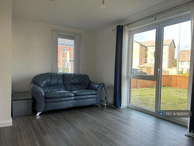 3 bedroom end of terrace house to rent