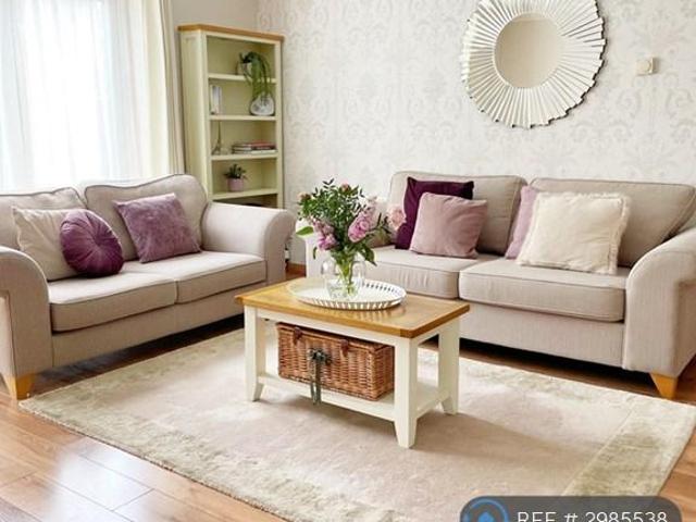 3 bedroom end of terrace house to rent