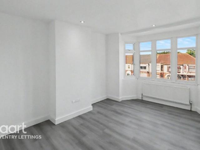 3 bedroom end of terrace house to rent