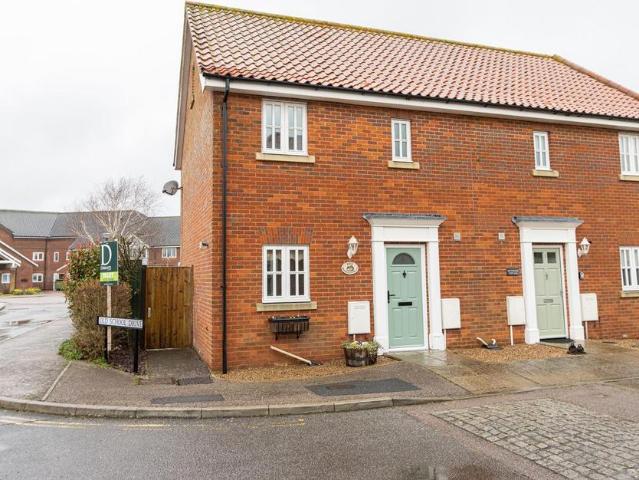 3 bedroom end of terrace house to rent