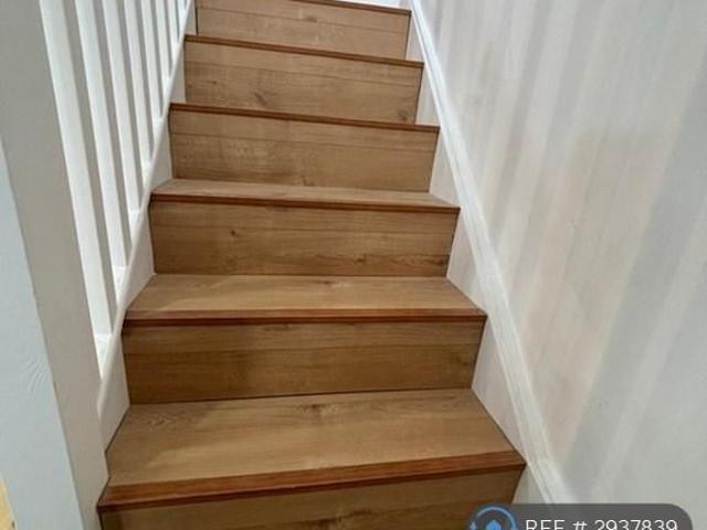 3 bedroom end of terrace house to rent