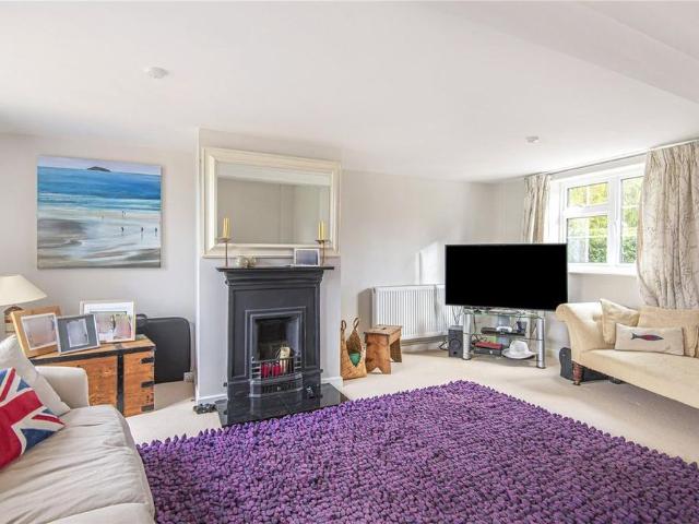 3 bedroom end of terrace house to rent