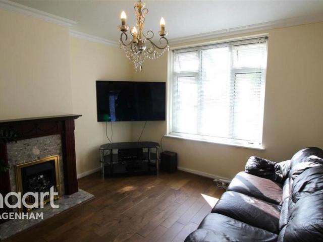 3 bedroom end of terrace house to rent