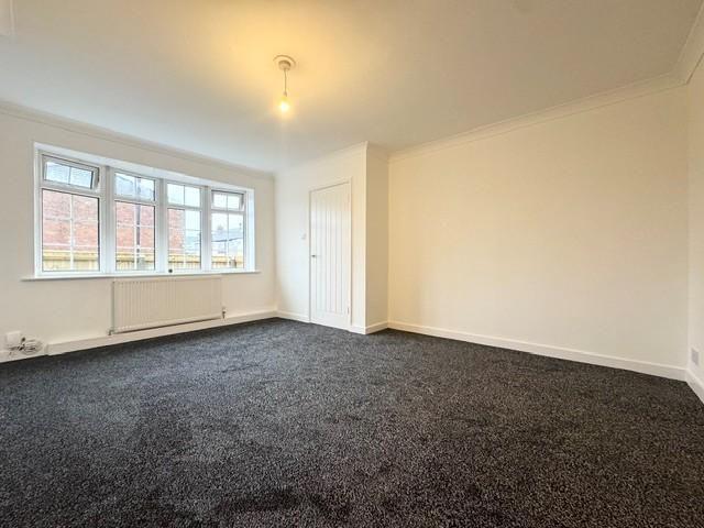 3 bedroom end of terrace house to rent