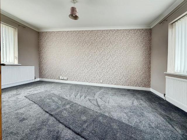 3 bedroom end of terrace house to rent