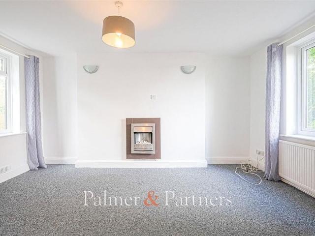 3 bedroom end of terrace house to rent