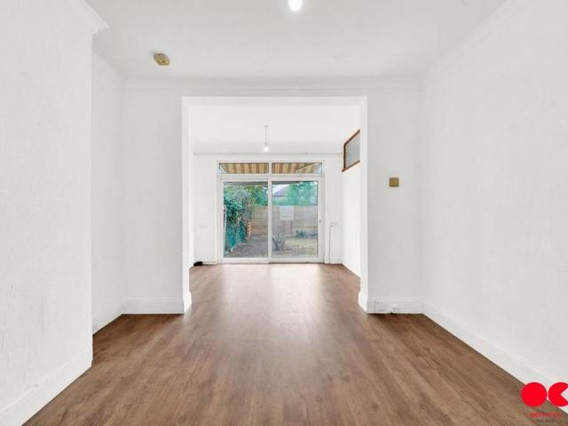 3 bedroom end of terrace house to rent