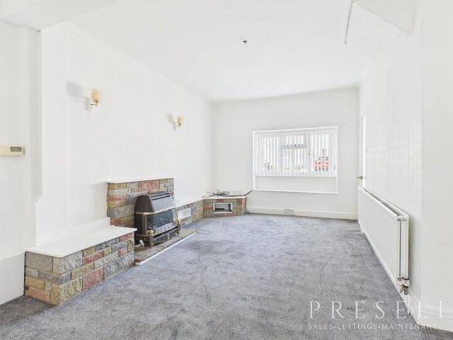 3 bedroom end of terrace house to rent