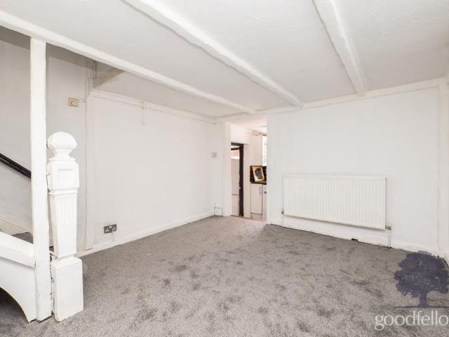 3 bedroom end of terrace house to rent