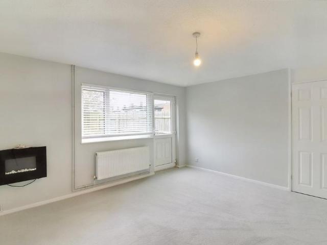 3 bedroom end of terrace house to rent