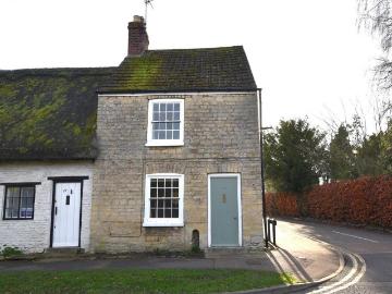 3 bedroom end of terrace house to rent