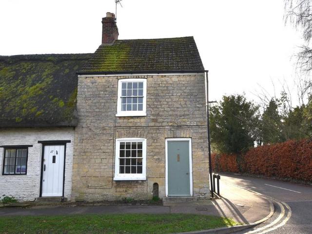 3 bedroom end of terrace house to rent