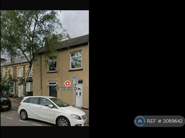 3 bedroom end of terrace house to rent