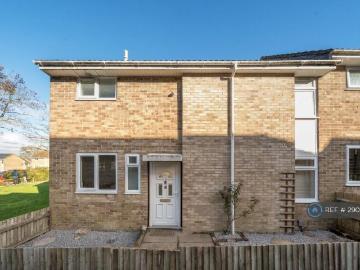 3 bedroom end of terrace house to rent