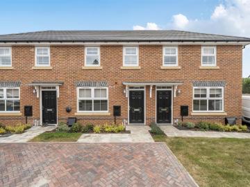 3 bedroom end of terrace house to rent