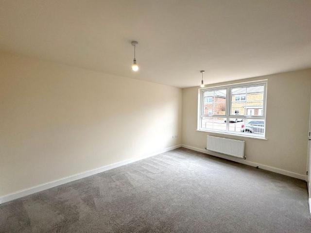3 bedroom end of terrace house to rent