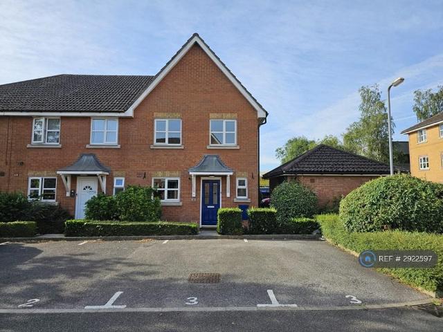 3 bedroom end of terrace house to rent