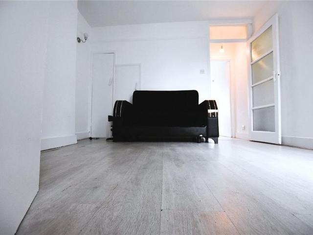 3 bedroom end of terrace house to rent