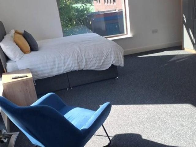 3 bedroom end of terrace house to rent