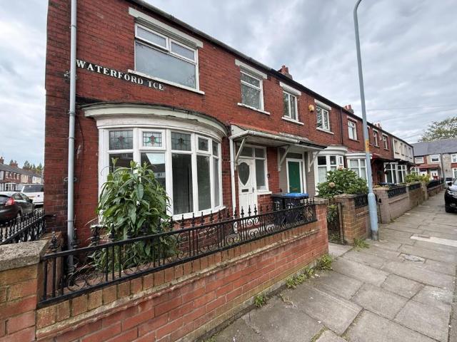 3 bedroom end of terrace house to rent