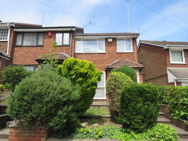 3 bedroom end of terrace house to rent