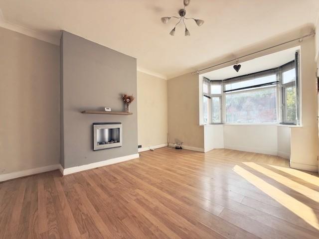 3 bedroom end of terrace house to rent
