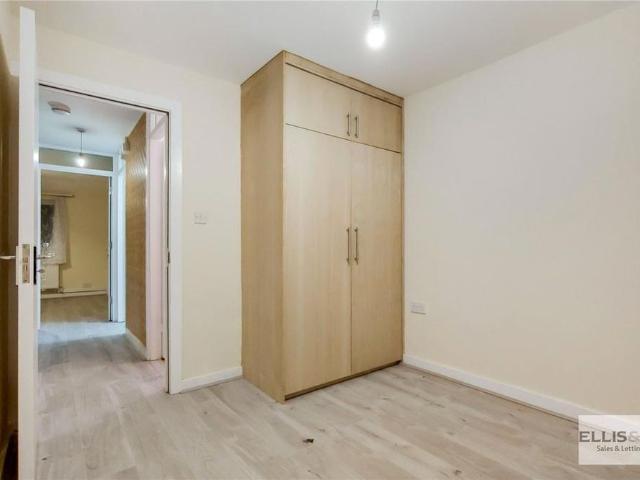 3 bedroom end of terrace house to rent