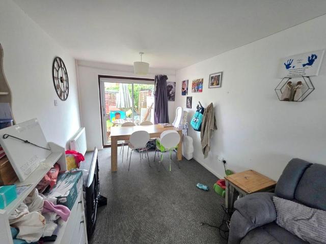 3 bedroom end of terrace house to rent