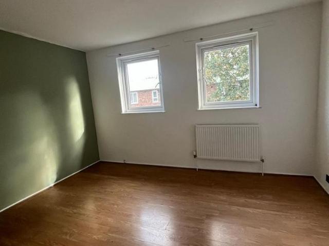3 bedroom end of terrace house to rent