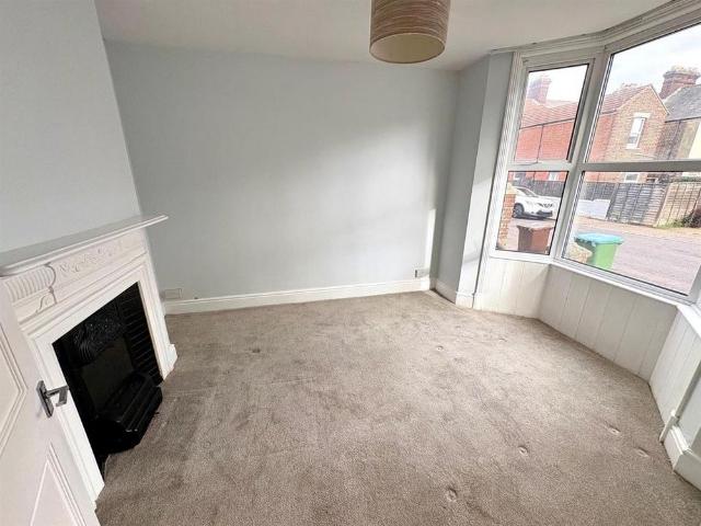 3 bedroom end of terrace house to rent