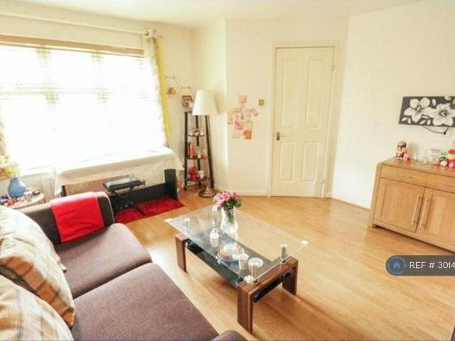 3 bedroom end of terrace house to rent