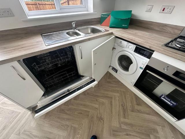3 bedroom end of terrace house to rent